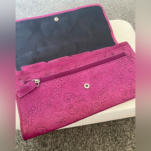 🔥 Clearance Sale - Leather Saddler travel clutch/purse - Picture 3 of 4